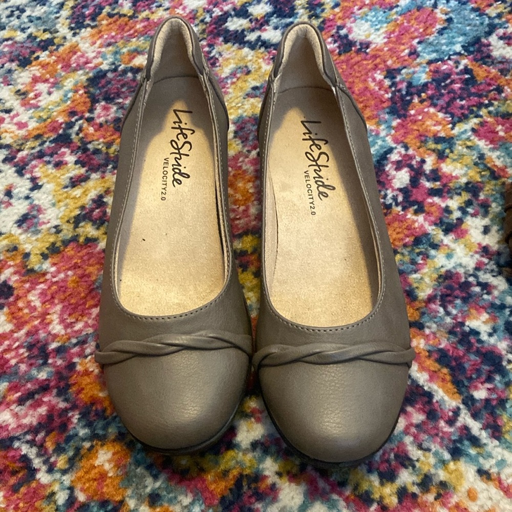 Barely  worn (maybe twice) brown flats (taupe)